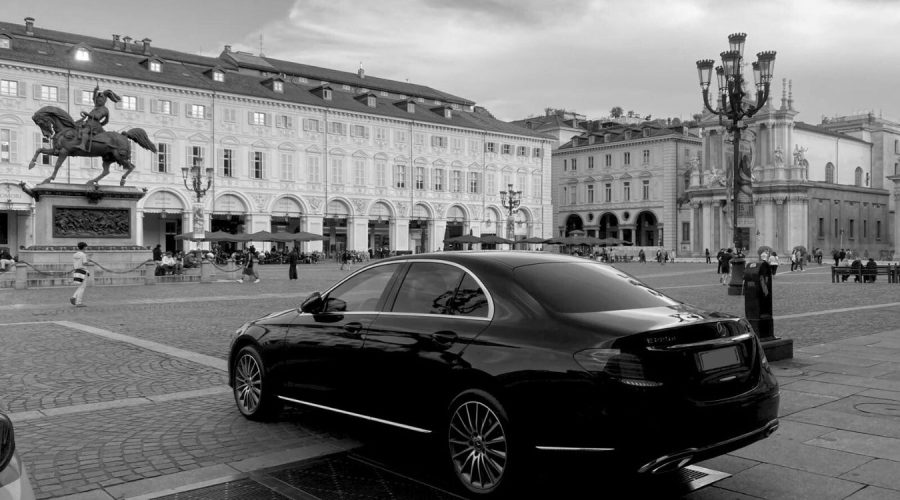 Chauffeur-Mercedes-BENZ-Eclass-Torino