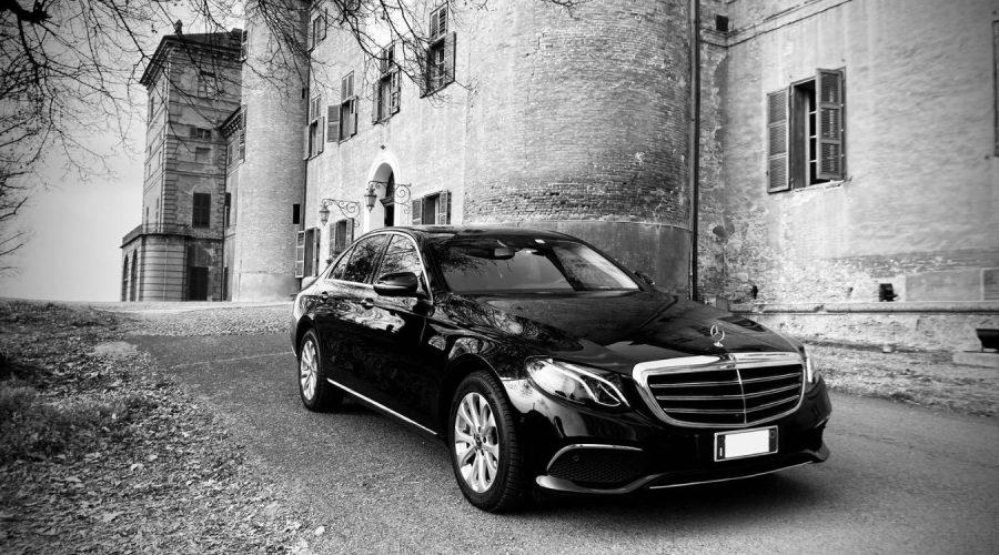 Chauffeuredservice-Mercedes-BENZ-Eclass-Torino-centro